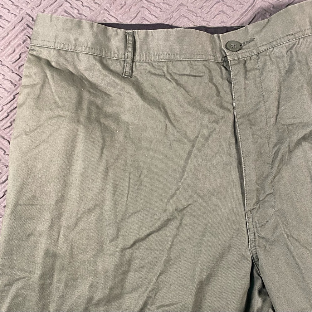 Men’s Claiborne Shorts Size 46 Khaki Green Excellent Condition - Picture 2 of 7